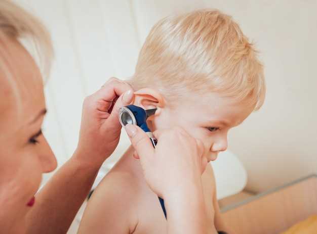 Промывание ушей у детей: методы и способы