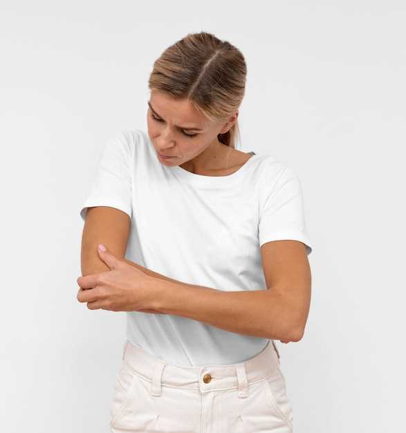 Почему болит мизинец на руке: основные причины и симптомы